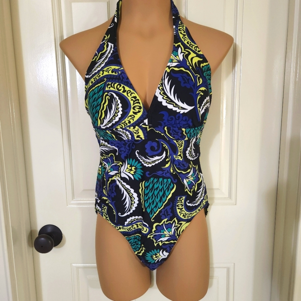 Very cute Athleta swimsuit.  Excellent condition...like new.